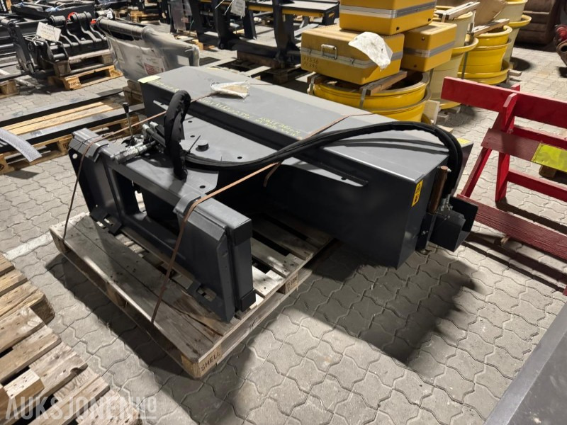 2018 Manitou Hyd Angeled Broom - Hydraulisk sving kost - Lisaseade - Ehitusmasinad: pilt 5 2018 Manitou Hyd Angeled Broom - Hydraulisk sving kost - Lisaseade - Ehitusmasinad: pilt 5
