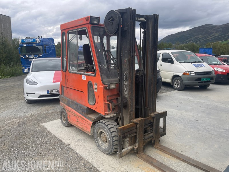 1998 Toyota truck - Materjali käitlemise seade: pilt 2 1998 Toyota truck - Materjali käitlemise seade: pilt 2