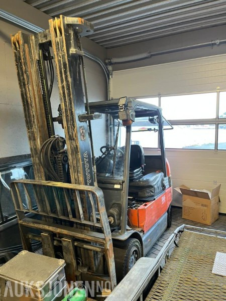 2007 Toyota 7FBMF35 3.5 tonn 5.5 meter løftehøyde Reparasjonsobjekt - Materjali käitlemise seade: pilt 2 2007 Toyota 7FBMF35 3.5 tonn 5.5 meter løftehøyde Reparasjonsobjekt - Materjali käitlemise seade: pilt 2