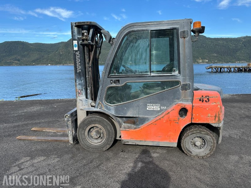 2008 Toyota Toyota Tonero 25 8FDF25 Gaffeltruck / Motvektstruck - Materjali käitlemise seade: pilt 5 2008 Toyota Toyota Tonero 25 8FDF25 Gaffeltruck / Motvektstruck - Materjali käitlemise seade: pilt 5