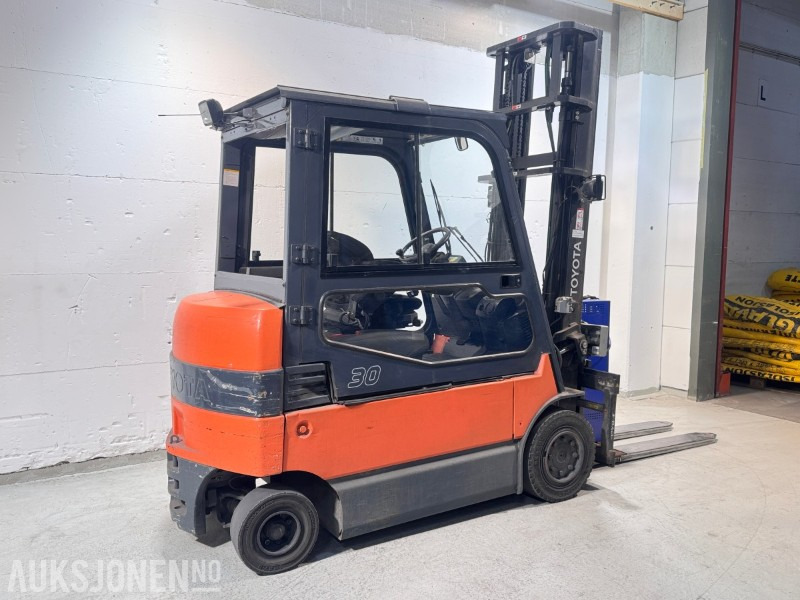 2012 Toyota 7FBMF30 Elektrisk Gaffeltruck - Materjali käitlemise seade: pilt 2 2012 Toyota 7FBMF30 Elektrisk Gaffeltruck - Materjali käitlemise seade: pilt 2