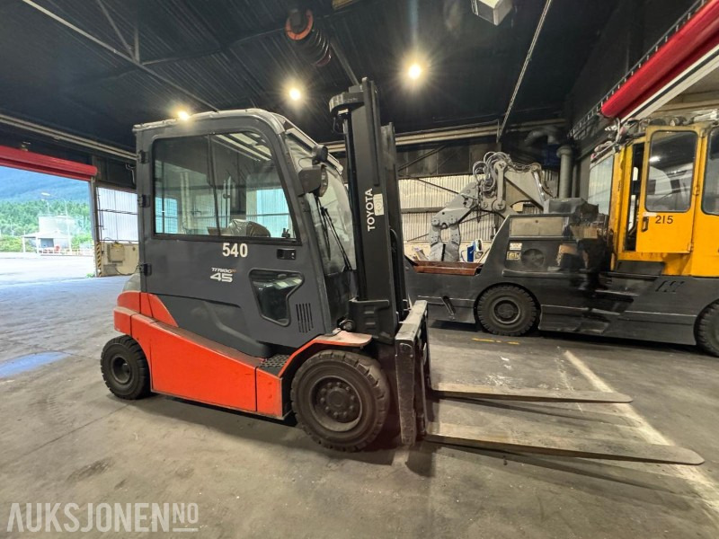 2016 Toyota 8FBMT45 – Elektrisk truck - Timer: 3371 - Materjali käitlemise seade: pilt 5 2016 Toyota 8FBMT45 – Elektrisk truck - Timer: 3371 - Materjali käitlemise seade: pilt 5
