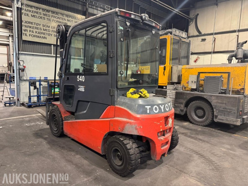 2016 Toyota 8FBMT45 – Elektrisk truck - Timer: 3371 - Materjali käitlemise seade: pilt 4 2016 Toyota 8FBMT45 – Elektrisk truck - Timer: 3371 - Materjali käitlemise seade: pilt 4
