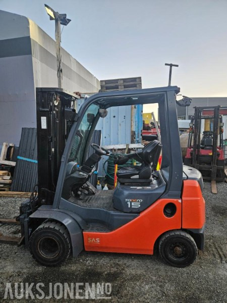 2018 Toyota Tonero 02-8FDF15 truck med rotator trippelmast og tvillinghjul - Materjali käitlemise seade: pilt 1 2018 Toyota Tonero 02-8FDF15 truck med rotator trippelmast og tvillinghjul - Materjali käitlemise seade: pilt 1