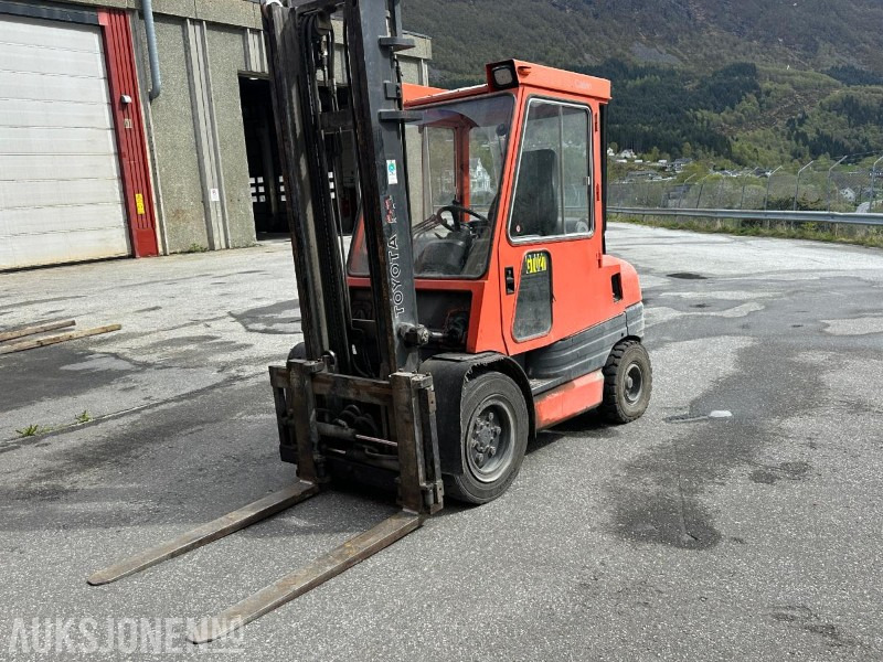 Toyota Gaffeltruck - Materjali käitlemise seade: pilt 1 Toyota Gaffeltruck - Materjali käitlemise seade: pilt 1