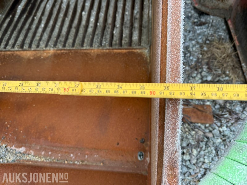 2024 MB BF 90.3 S4 knuseskuffe / knusebøtte - Muu seadmestik: pilt 4 2024 MB BF 90.3 S4 knuseskuffe / knusebøtte - Muu seadmestik: pilt 4