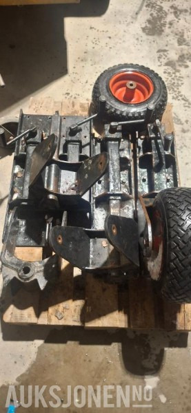 2000 Hjul til 2 trinns snøfres Westbjørn / Hydromann / Snowline 2450 / 2500 - - Põllutööseade: pilt 2 2000 Hjul til 2 trinns snøfres Westbjørn / Hydromann / Snowline 2450 / 2500 - - Põllutööseade: pilt 2