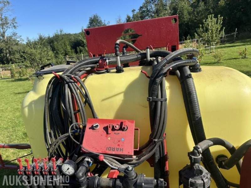 2004 Hardi 85001000 Master serial no 9262 year 2004 - Põllutööseade: pilt 4 2004 Hardi 85001000 Master serial no 9262 year 2004 - Põllutööseade: pilt 4