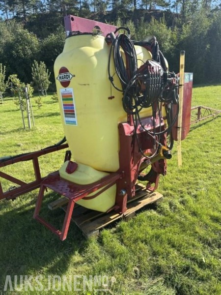 2004 Hardi 85001000 Master serial no 9262 year 2004 - Põllutööseade: pilt 1 2004 Hardi 85001000 Master serial no 9262 year 2004 - Põllutööseade: pilt 1