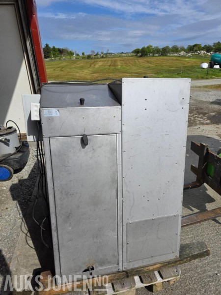 2006 Delaval CF150 Kalvefôringsautomat - En side for melk og en side for kraftfor. - Põllutööseade: pilt 5 2006 Delaval CF150 Kalvefôringsautomat - En side for melk og en side for kraftfor. - Põllutööseade: pilt 5