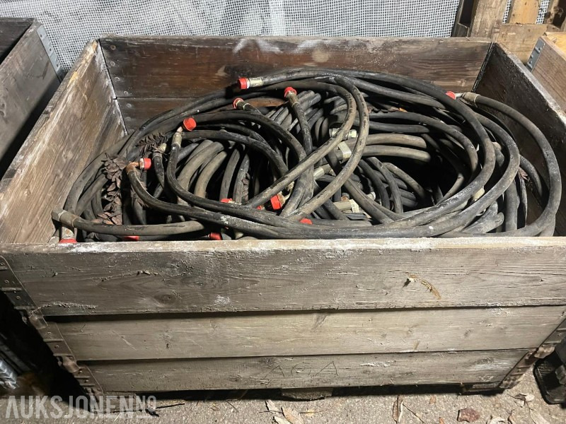 2010 Hydraulikkslanger Ubrukte, men en del år gamle - Põllutööseade: pilt 1 2010 Hydraulikkslanger Ubrukte, men en del år gamle - Põllutööseade: pilt 1