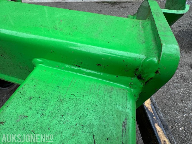Lite brukt løftearm til Avant 630 - Põllutööseade: pilt 2 Lite brukt løftearm til Avant 630 - Põllutööseade: pilt 2