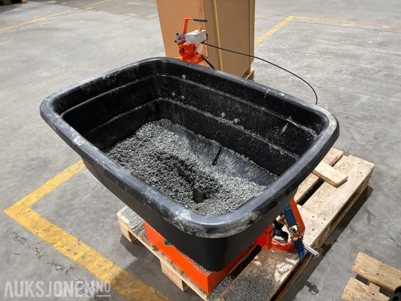 Sandspreder til traktor. 3punktfeste. Prototype - Põllutööseade: pilt 3 Sandspreder til traktor. 3punktfeste. Prototype - Põllutööseade: pilt 3