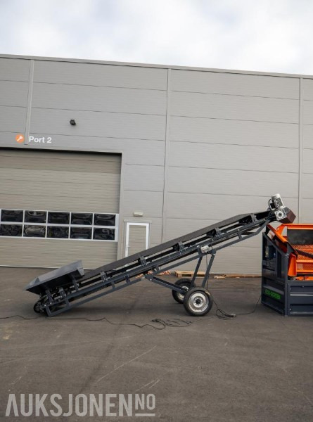 Transportør 6 meter bensindrevet Transportbånd - Mobilt - Matekasse og hjulsett er inkludert. - Põllutööseade: pilt 3 Transportør 6 meter bensindrevet Transportbånd - Mobilt - Matekasse og hjulsett er inkludert. - Põllutööseade: pilt 3