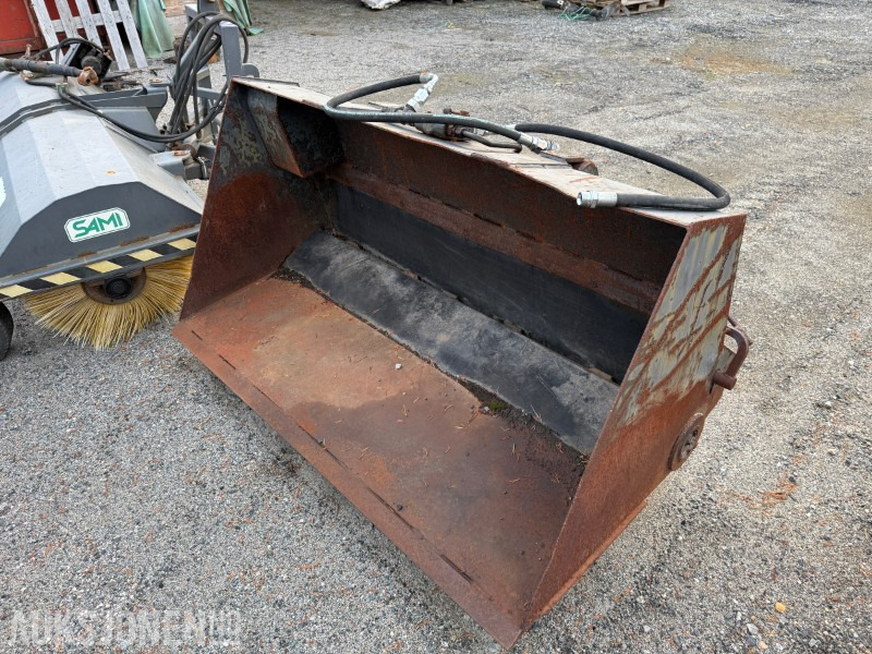 Strøskuffe traktor - Trima feste - Laaduri kopp: pilt 1 Strøskuffe traktor - Trima feste - Laaduri kopp: pilt 1