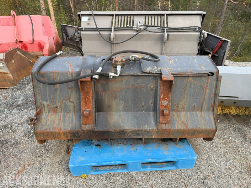 Strøskuffe traktor - Trima feste - Laaduri kopp: pilt 3 Strøskuffe traktor - Trima feste - Laaduri kopp: pilt 3