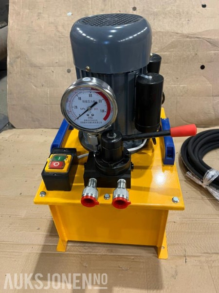 70 TONN HYDRAULISK PRESSE TIL BELTEBOLTER OG FORINGER 220V - Tööstusmasin: pilt 4 70 TONN HYDRAULISK PRESSE TIL BELTEBOLTER OG FORINGER 220V - Tööstusmasin: pilt 4