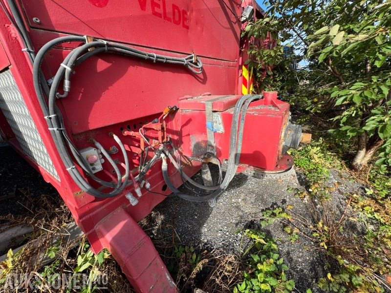Asfalt kasse med skrue mating - Veoauto: pilt 5 Asfalt kasse med skrue mating - Veoauto: pilt 5