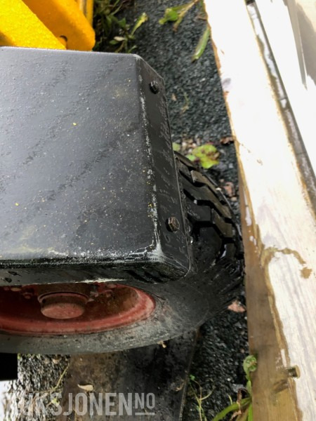 Sandspreder / Slepespreder Til å henge bak på lastebil - Veoauto: pilt 2 Sandspreder / Slepespreder Til å henge bak på lastebil - Veoauto: pilt 2