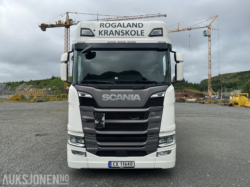 Scania R560 2022 – Kjøreskolebil m/ plan og containerpåbygg - Veoauto: pilt 5 Scania R560 2022 – Kjøreskolebil m/ plan og containerpåbygg - Veoauto: pilt 5