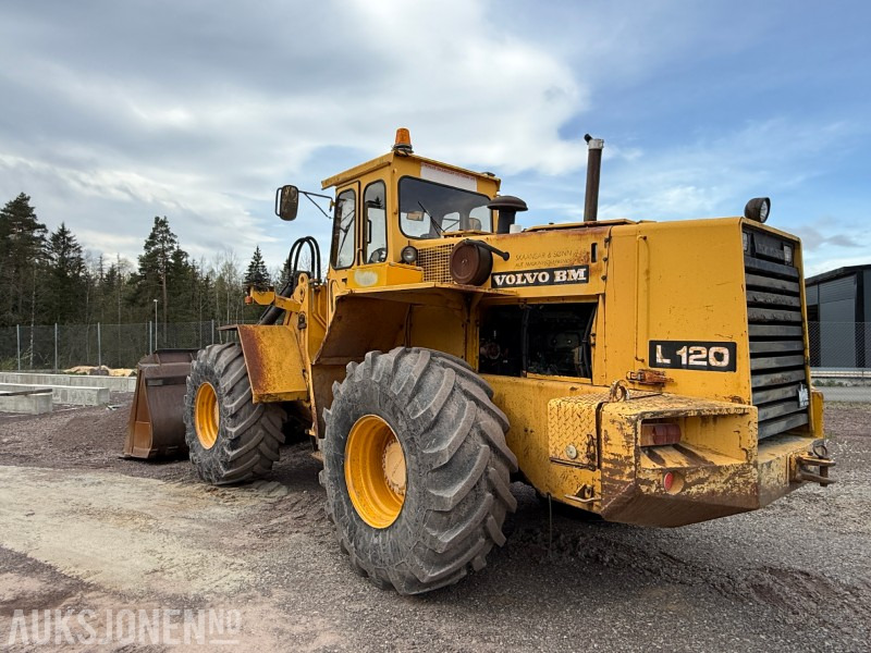 Volvo L120 Hjullaster - 4x4 - Gjerstad 2900L skuff - Nylig byttet dekk - Vekt montert - Rataslaadur: pilt 4 Volvo L120 Hjullaster - 4x4 - Gjerstad 2900L skuff - Nylig byttet dekk - Vekt montert - Rataslaadur: pilt 4