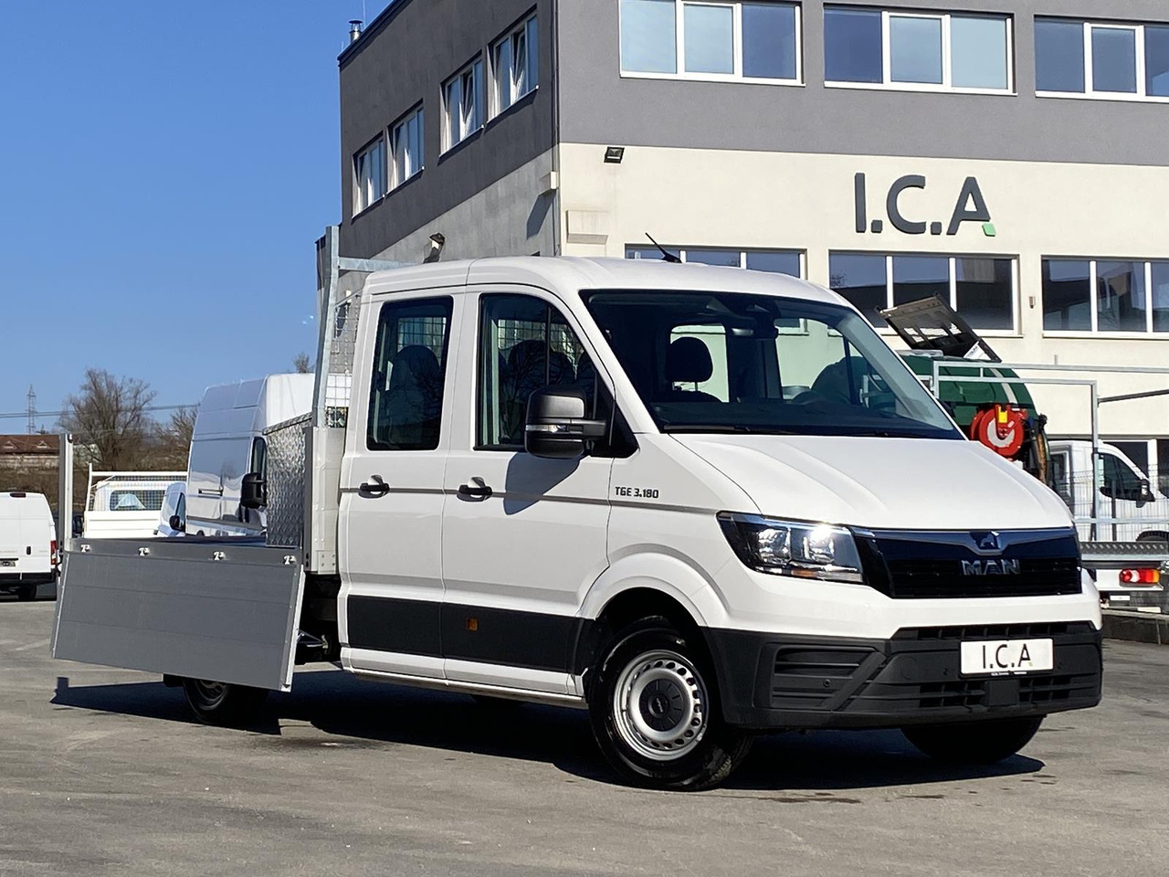 MAN TGE 3.180 DOKA 1+6 3640MM | OFFENE PRITSCHE + ALU KOFFER AUF DER PRITSCHE - Madelauto: pilt 4 MAN TGE 3.180 DOKA 1+6 3640MM | OFFENE PRITSCHE + ALU KOFFER AUF DER PRITSCHE - Madelauto: pilt 4
