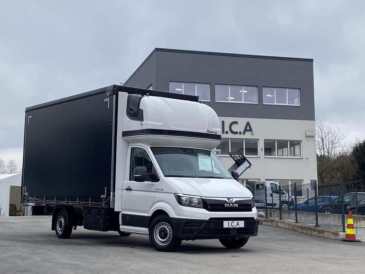 MAN TGE 3.180 L4 2.0 TDI | PRITSCHE PLANE + SCHLAFKABINE - Tent tarbesõiduk: pilt 1 MAN TGE 3.180 L4 2.0 TDI | PRITSCHE PLANE + SCHLAFKABINE - Tent tarbesõiduk: pilt 1