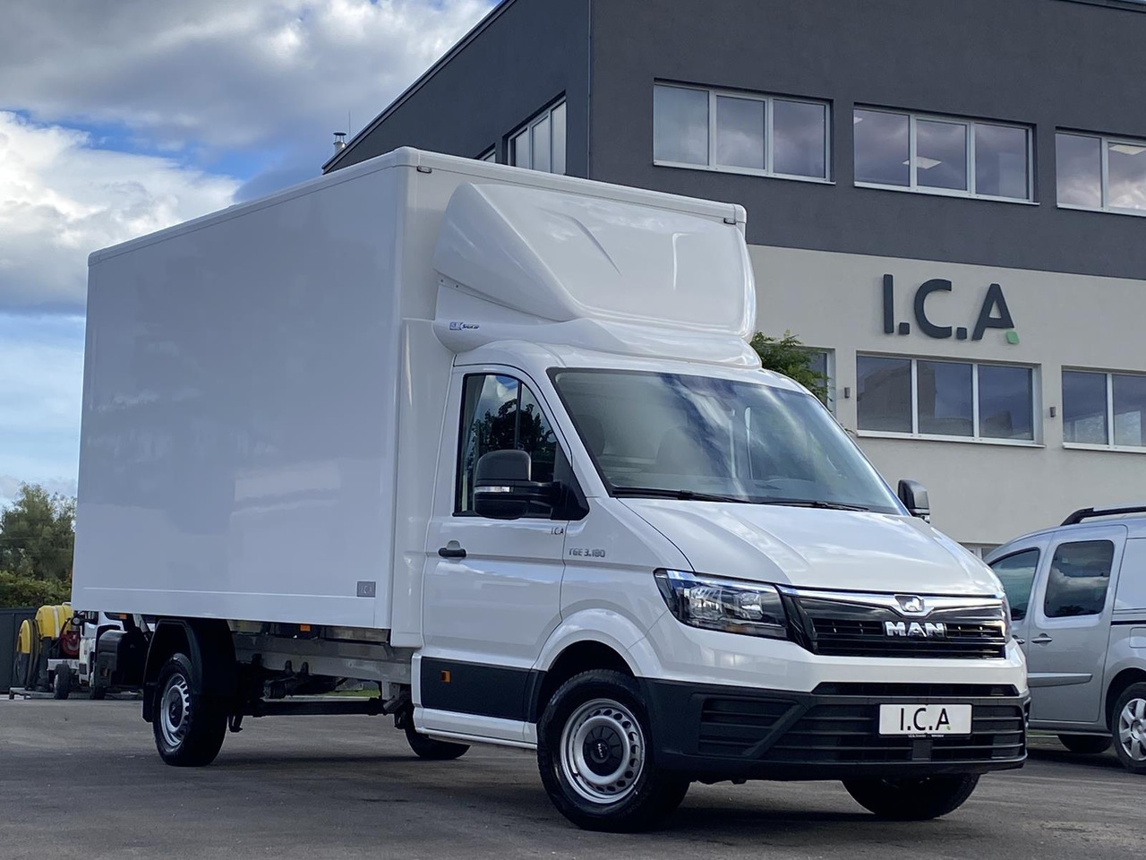 MAN TGE 3.180 RS4490 1+2, 180PS, 2.0L | ALU-BOX 4200mm + LADERAMPE - Tarbesõiduk furgoon: pilt 2 MAN TGE 3.180 RS4490 1+2, 180PS, 2.0L | ALU-BOX 4200mm + LADERAMPE - Tarbesõiduk furgoon: pilt 2
