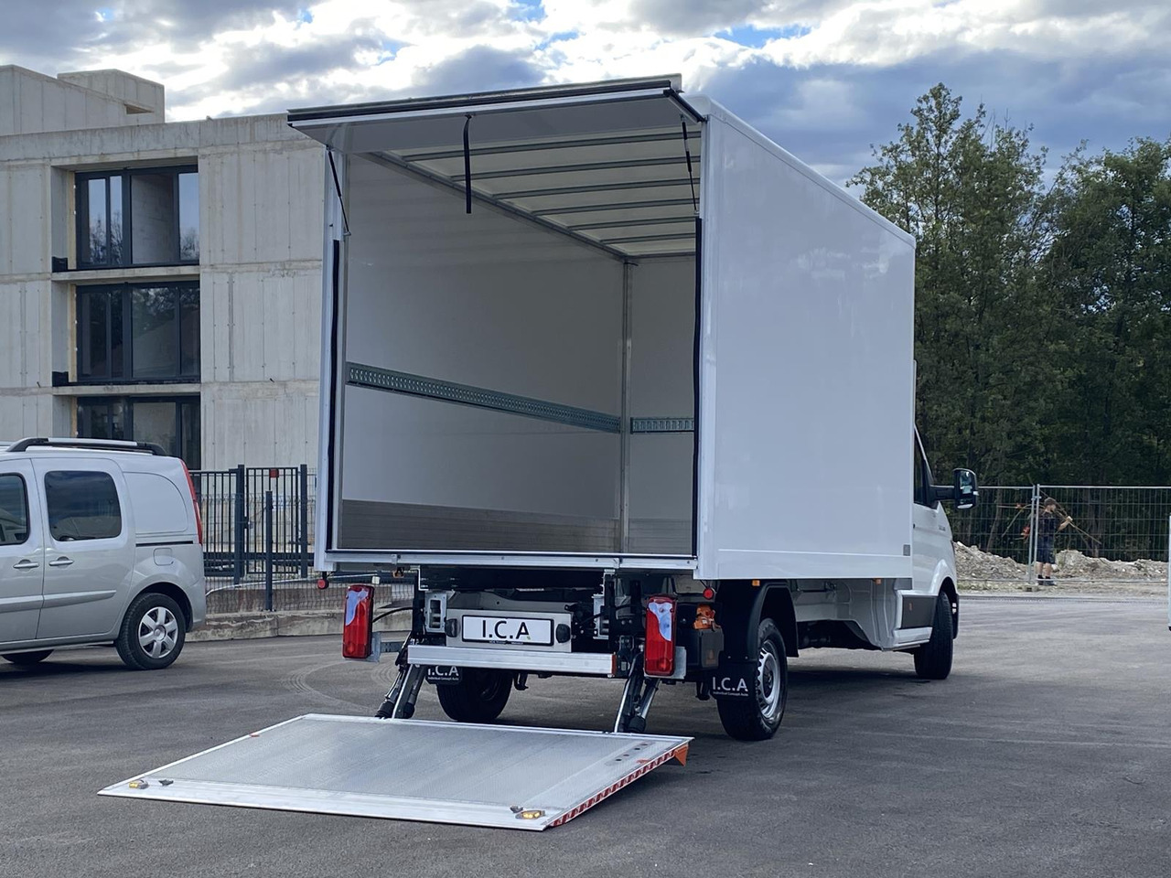 MAN TGE 3.180 RS4490 1+2, 180PS, 2.0L | ALU-BOX 4200mm + LADERAMPE - Tarbesõiduk furgoon: pilt 1 MAN TGE 3.180 RS4490 1+2, 180PS, 2.0L | ALU-BOX 4200mm + LADERAMPE - Tarbesõiduk furgoon: pilt 1