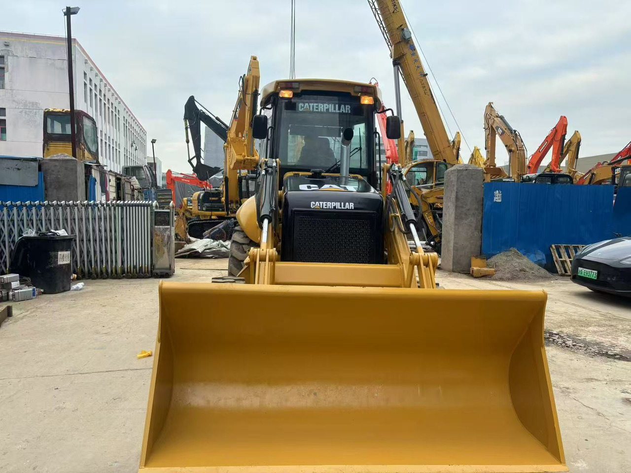 Caterpillar New Or Used CAT 420 Backhoe Loader CAT 420 420F JCB 3CX 4CX Backhoe Loaders in Good Quality - Ekskavaator-laadur: pilt 2 Caterpillar New Or Used CAT 420 Backhoe Loader CAT 420 420F JCB 3CX 4CX Backhoe Loaders in Good Quality - Ekskavaator-laadur: pilt 2