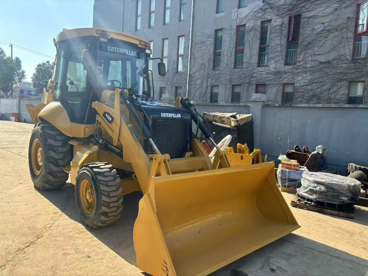 Caterpillar New Or Used CAT 420 Backhoe Loader CAT 420 420F JCB 3CX 4CX Backhoe Loaders in Good Quality - Ekskavaator-laadur: pilt 4 Caterpillar New Or Used CAT 420 Backhoe Loader CAT 420 420F JCB 3CX 4CX Backhoe Loaders in Good Quality - Ekskavaator-laadur: pilt 4
