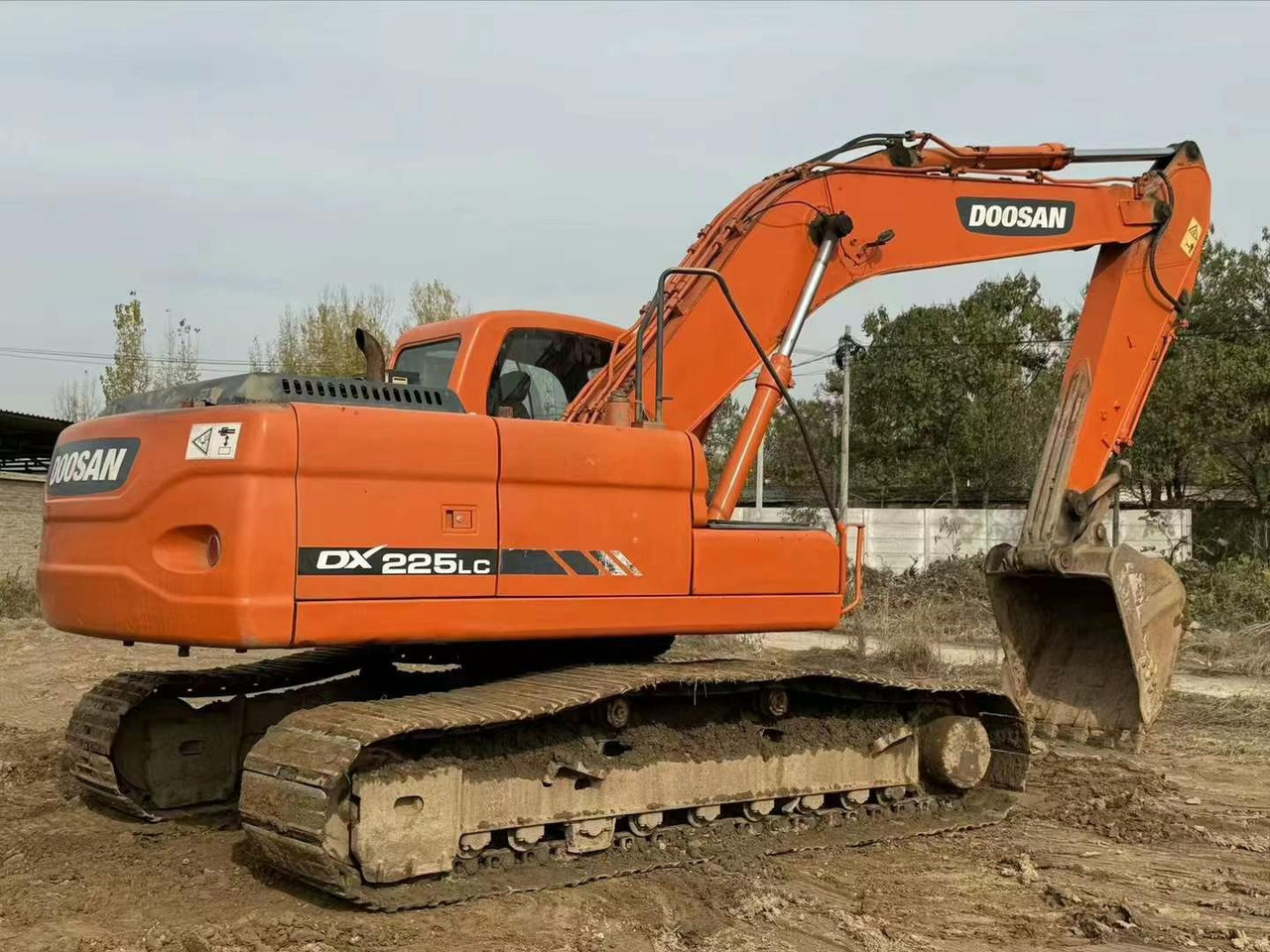 Doosan Used Excavator 225 DX225 DX300 DH150 DX300 DX420 DX520 for Sale - Lintekskavaator: pilt 1 Doosan Used Excavator 225 DX225 DX300 DH150 DX300 DX420 DX520 for Sale - Lintekskavaator: pilt 1