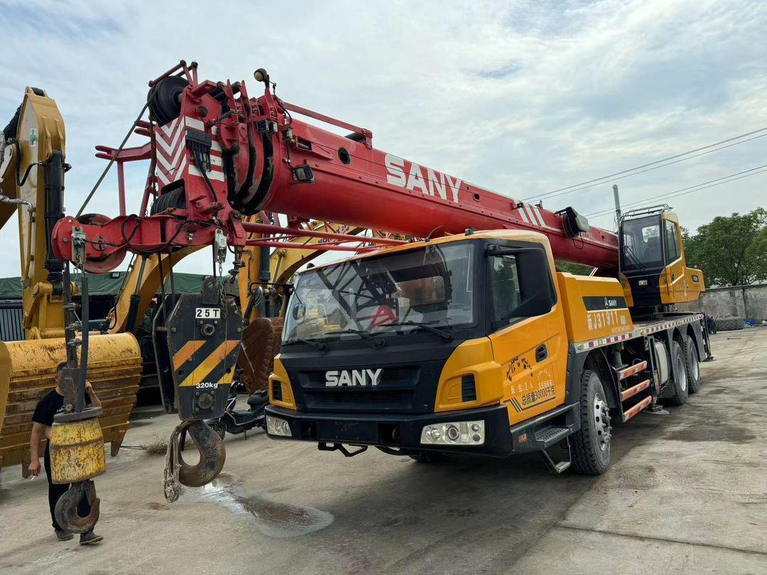 SANY STC250 25 Ton Truck Crane XCMG ZOOMLION TADANO KOBELCO 25T 50T 80T 100T 120T 200T 220T 240T 300T Crane for Sale - Autokraana: pilt 4 SANY STC250 25 Ton Truck Crane XCMG ZOOMLION TADANO KOBELCO 25T 50T 80T 100T 120T 200T 220T 240T 300T Crane for Sale - Autokraana: pilt 4