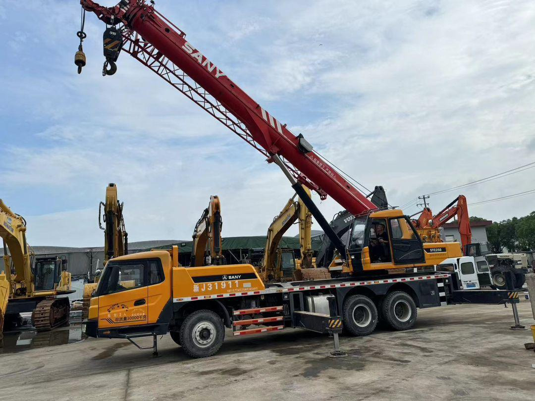 SANY STC250 25 Ton Truck Crane XCMG ZOOMLION TADANO KOBELCO 25T 50T 80T 100T 120T 200T 220T 240T 300T Crane for Sale - Autokraana: pilt 3 SANY STC250 25 Ton Truck Crane XCMG ZOOMLION TADANO KOBELCO 25T 50T 80T 100T 120T 200T 220T 240T 300T Crane for Sale - Autokraana: pilt 3