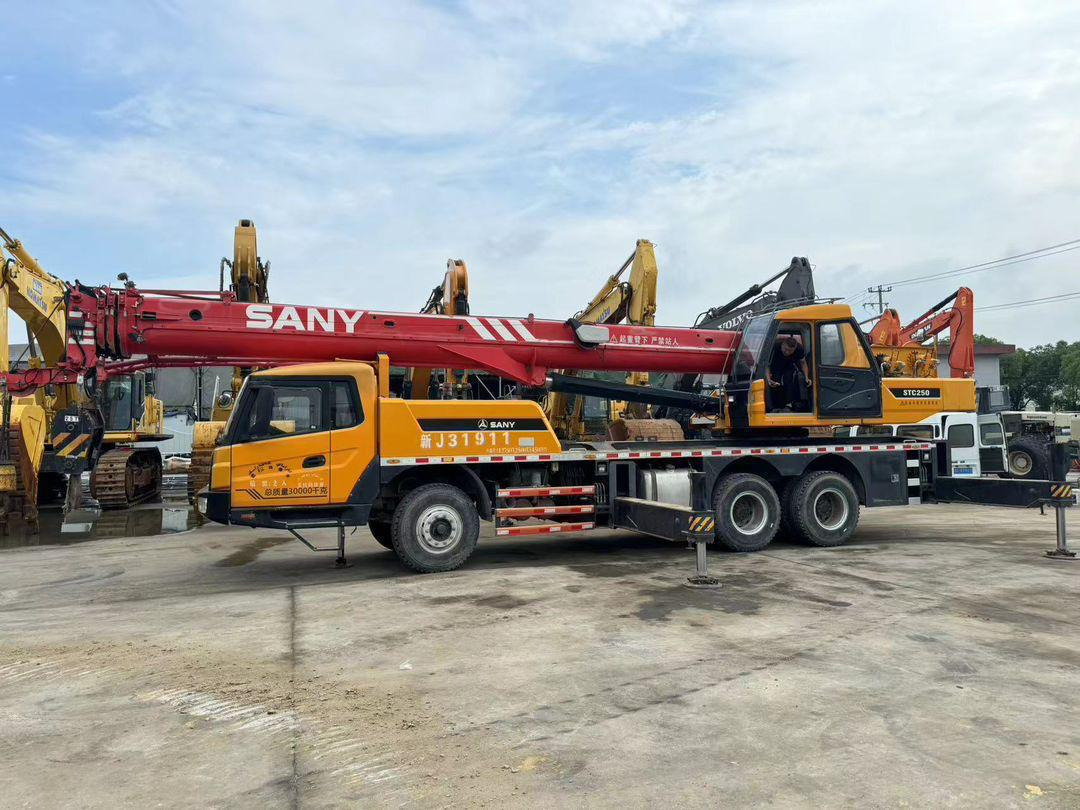 SANY STC250 25 Ton Truck Crane XCMG ZOOMLION TADANO KOBELCO 25T 50T 80T 100T 120T 200T 220T 240T 300T Crane for Sale - Autokraana: pilt 2 SANY STC250 25 Ton Truck Crane XCMG ZOOMLION TADANO KOBELCO 25T 50T 80T 100T 120T 200T 220T 240T 300T Crane for Sale - Autokraana: pilt 2