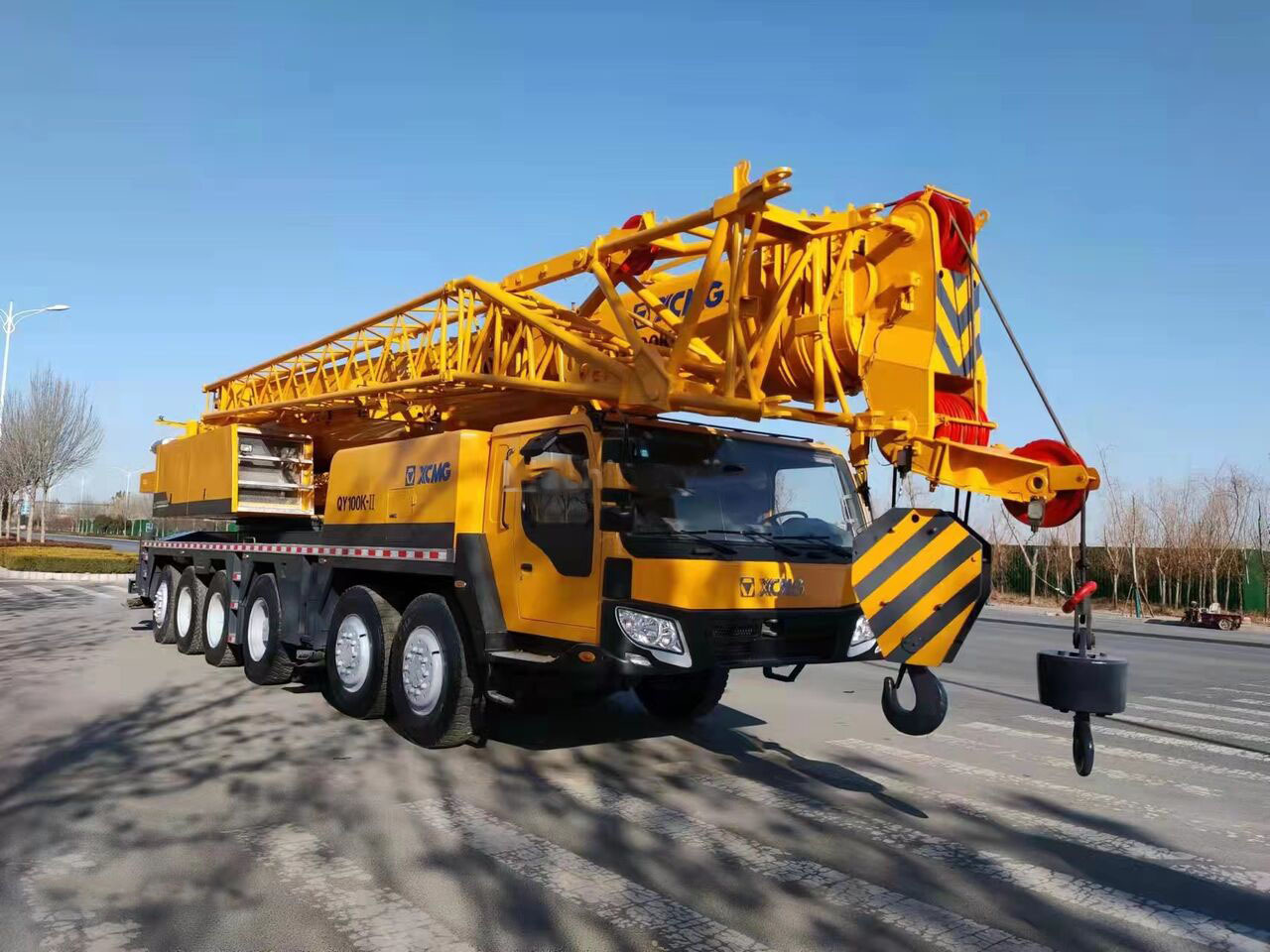 XCMG 100 Ton used truck crane QY100 with 68 meter telescopic boom on sale - Autokraana: pilt 4 XCMG 100 Ton used truck crane QY100 with 68 meter telescopic boom on sale - Autokraana: pilt 4
