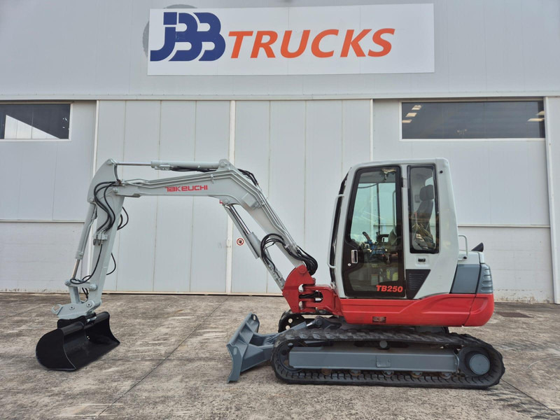 Takeuchi TB250 - Miniekskavaator: pilt 1 Takeuchi TB250 - Miniekskavaator: pilt 1