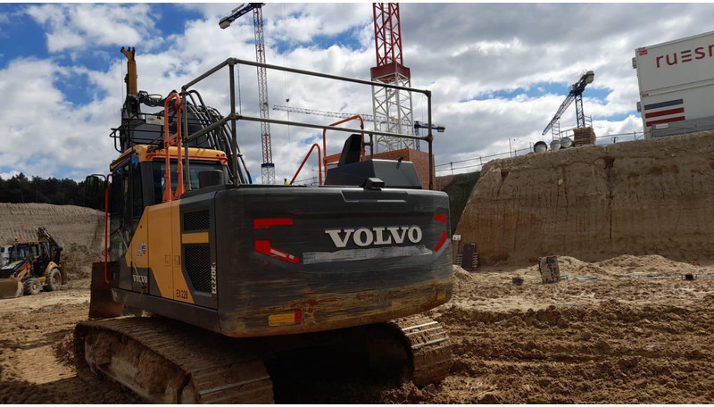 Volvo EC220EL - Lintekskavaator: pilt 2 Volvo EC220EL - Lintekskavaator: pilt 2
