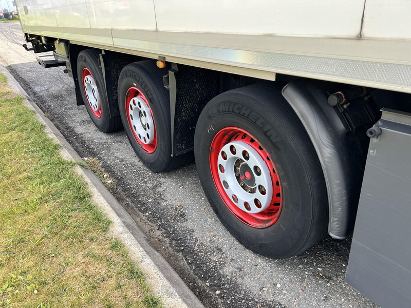 Kögel 3 - assige koeloplegger Carrier vector 1550 - Külmutiga poolhaagis: pilt 5 Kögel 3 - assige koeloplegger Carrier vector 1550 - Külmutiga poolhaagis: pilt 5