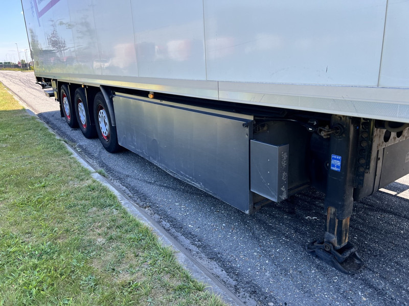 Kögel 3 - assige koeloplegger Carrier vector 1550 - Külmutiga poolhaagis: pilt 4 Kögel 3 - assige koeloplegger Carrier vector 1550 - Külmutiga poolhaagis: pilt 4