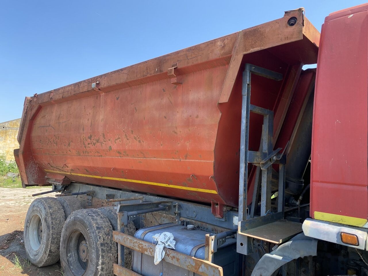 Hyva HARDOX 6x4 BENA basculabila CA NOUA - Madelkasti: pilt 2 Hyva HARDOX 6x4 BENA basculabila CA NOUA - Madelkasti: pilt 2