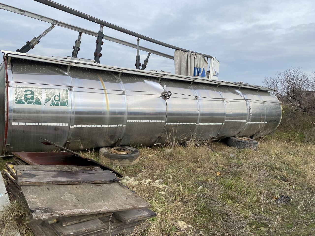 Magyar REZERVOR CISTERNA INOX ALIMENTAR in stare buna - Tank konteiner: pilt 3 Magyar REZERVOR CISTERNA INOX ALIMENTAR in stare buna - Tank konteiner: pilt 3