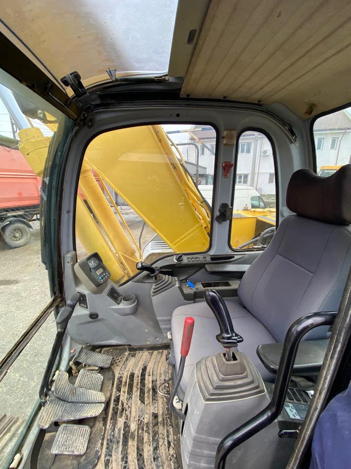 New Holland Kobelco E 215 22 T Klima - Lintekskavaator: pilt 2 New Holland Kobelco E 215 22 T Klima - Lintekskavaator: pilt 2