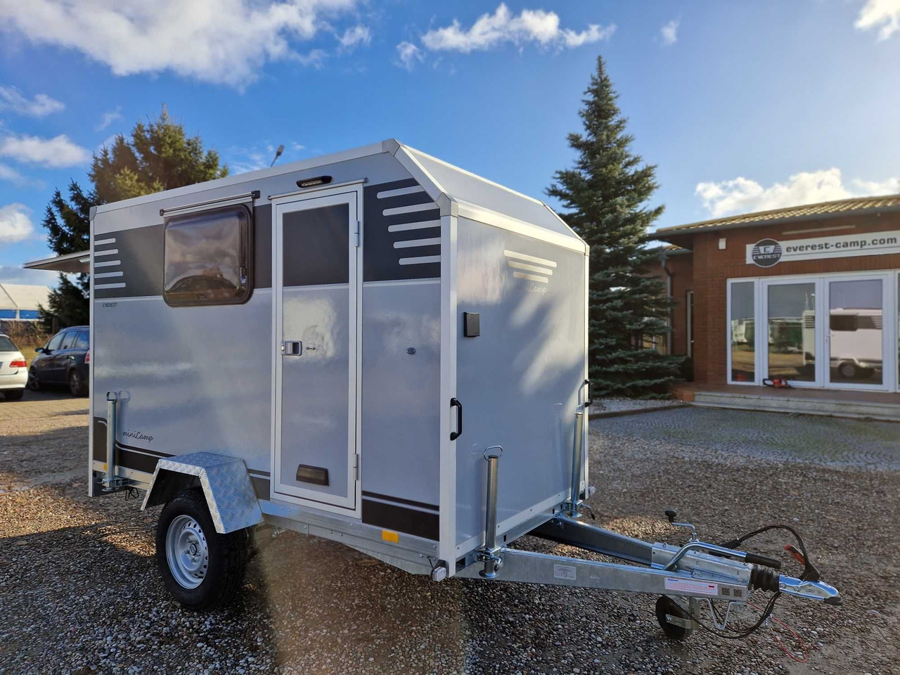 Minicamp Everest Lekki mały kemping camper DMC 600 do 1000kg NOWA - Haagissuvila: pilt 1 Minicamp Everest Lekki mały kemping camper DMC 600 do 1000kg NOWA - Haagissuvila: pilt 1