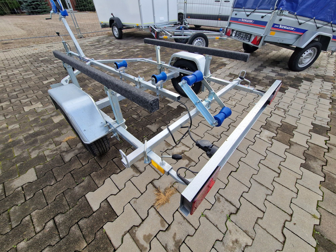 Nowa Przyczepa 2025 Podłodziowa ponton łódź Niewiadów P400 P415 do 6m - Treiler järelhaagis: pilt 2 Nowa Przyczepa 2025 Podłodziowa ponton łódź Niewiadów P400 P415 do 6m - Treiler järelhaagis: pilt 2