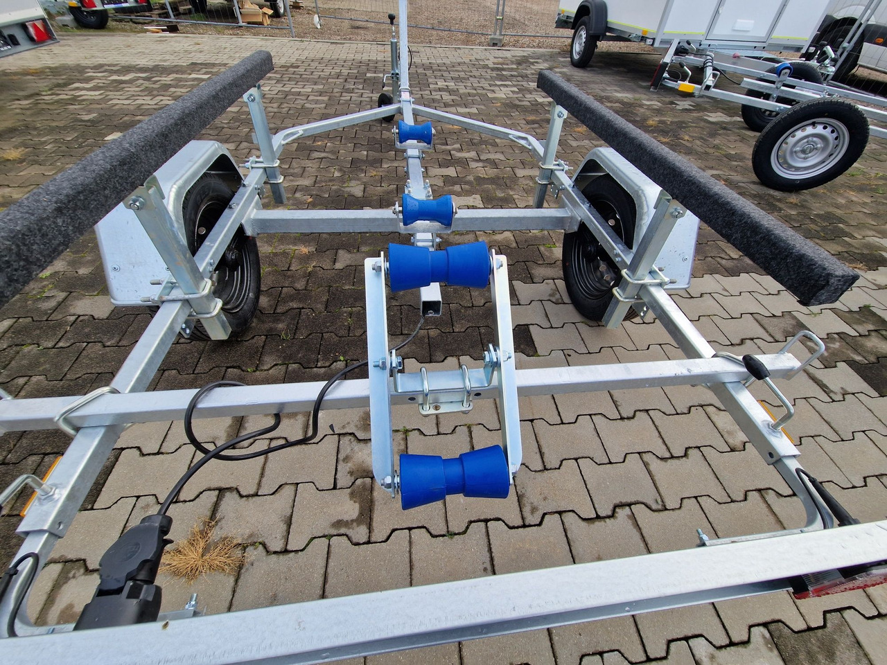 Nowa Przyczepa 2025 Podłodziowa ponton łódź Niewiadów P400 P415 do 6m - Treiler järelhaagis: pilt 1 Nowa Przyczepa 2025 Podłodziowa ponton łódź Niewiadów P400 P415 do 6m - Treiler järelhaagis: pilt 1