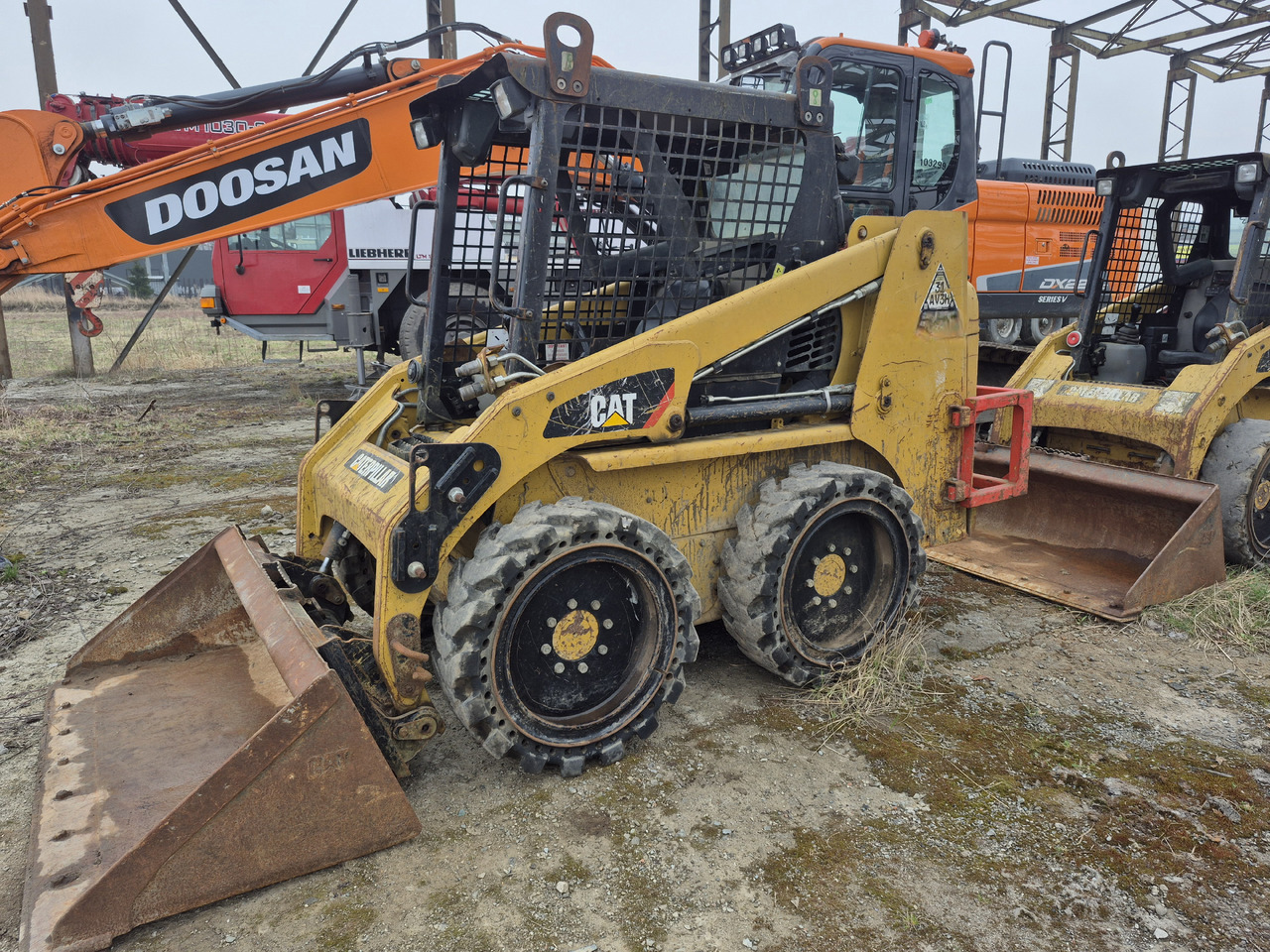 CATERPILLAR 216B3 - Kompaktlaadur: pilt 1 CATERPILLAR 216B3 - Kompaktlaadur: pilt 1