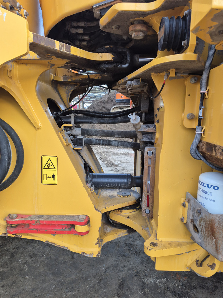 Rataslaadur VOLVO L180H: pilt 10