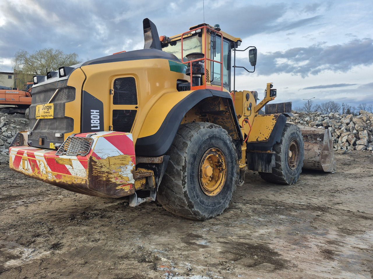 Rataslaadur VOLVO L180H: pilt 8