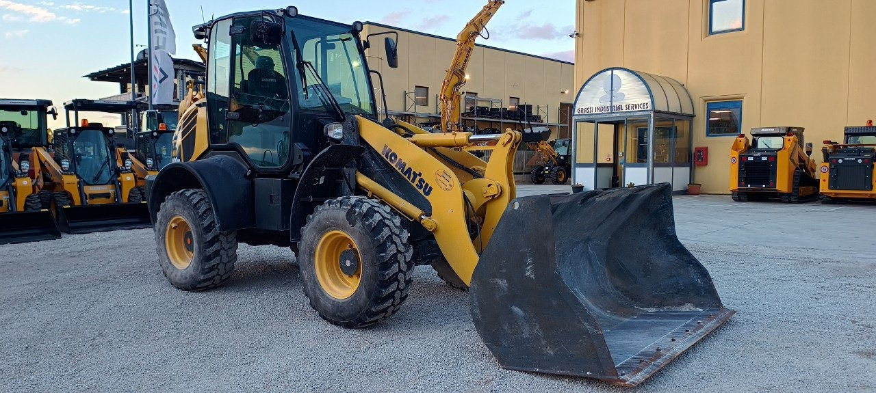KOMATSU WA 100-8 - Ehitusmasinad: pilt 2 KOMATSU WA 100-8 - Ehitusmasinad: pilt 2